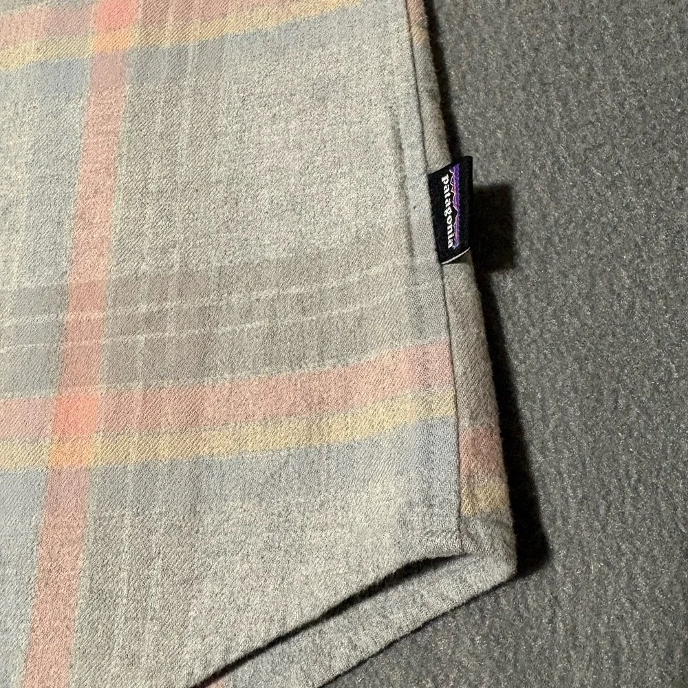 Patagonia LS Shirt Organic Cotton Fjord Flannel Women's L 42405 Gray Pink Plaid - Picture 7 of 10